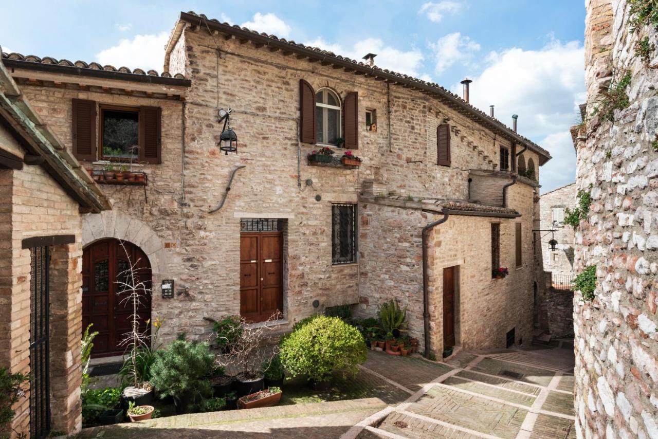 Casa Clara Appartamenti อัสซิซี ภายนอก รูปภาพ