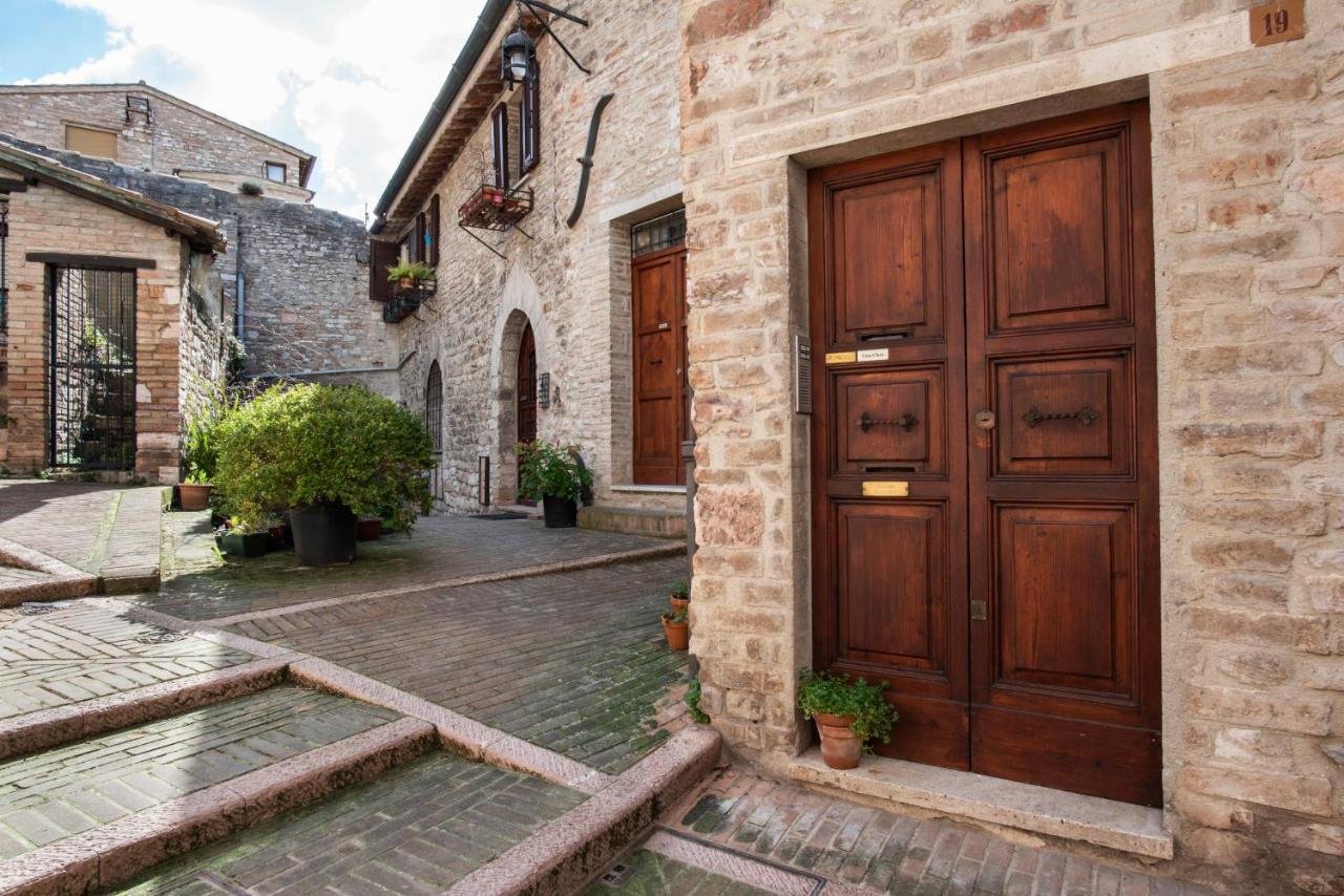 Casa Clara Appartamenti อัสซิซี ภายนอก รูปภาพ